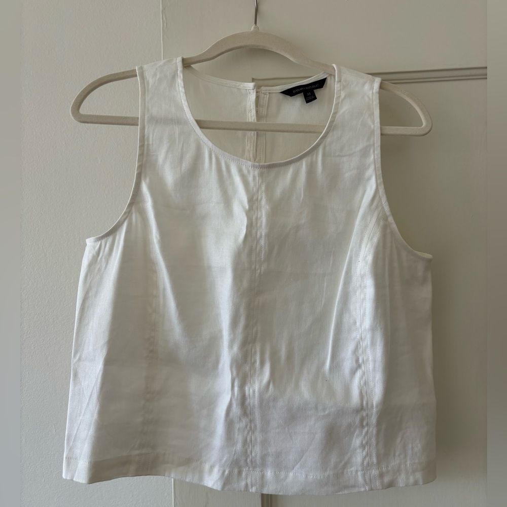 Banana Republic Tank. Women’s Medium. White color